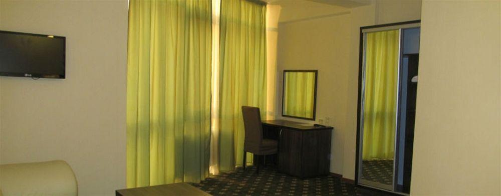 Golden Palace Hotel Alma-Ata Buitenkant foto