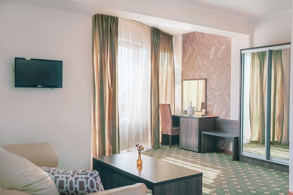 Golden Palace Hotel Alma-Ata Buitenkant foto