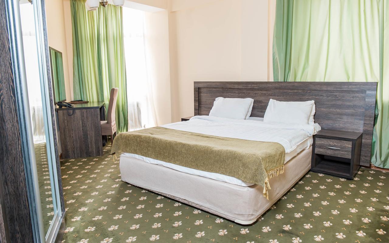 Golden Palace Hotel Alma-Ata Buitenkant foto