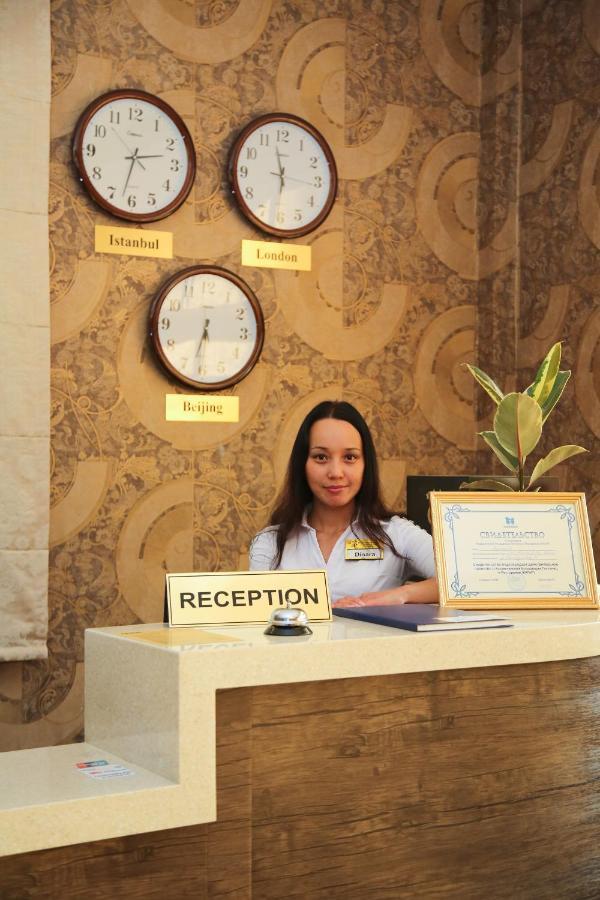 Golden Palace Hotel Alma-Ata Buitenkant foto